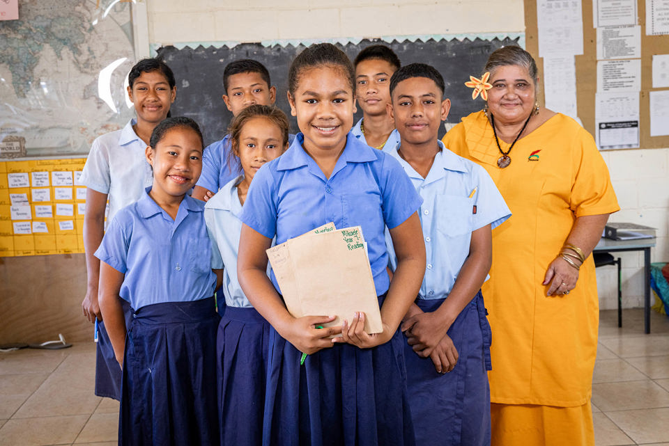 toefuataiga-with-students.jpg